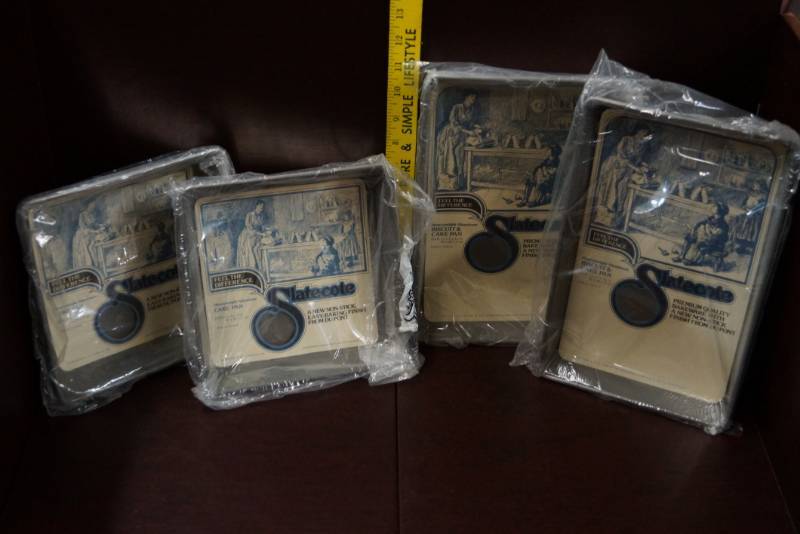 lot 150 image: 4 Non Stick - Easy Baking Cake Pans