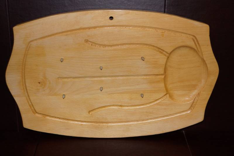 lot 158 image: MeatTurkey Wood Cutting Board Station  Carving w Spikes & Drain Channels