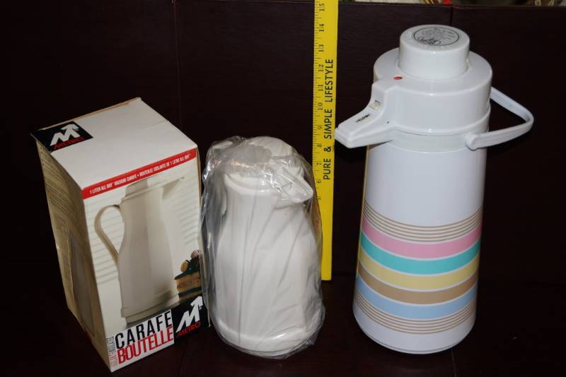lot 160 image: NIB Carafe & A Beverage Server