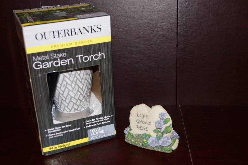 lot 576 image: Metal Stake Garden Torch & Hide-a-Key Rock