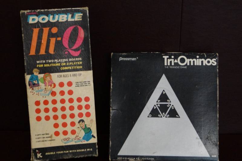 lot 584 image: 2 Vintage Games  Hi-Q & Tri-Ominoes