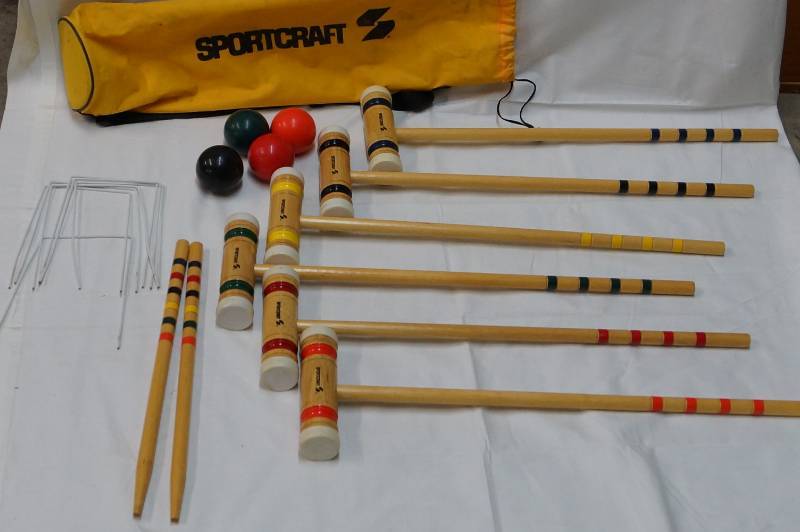 lot 591 image: Vintage Croquet Set with Bag