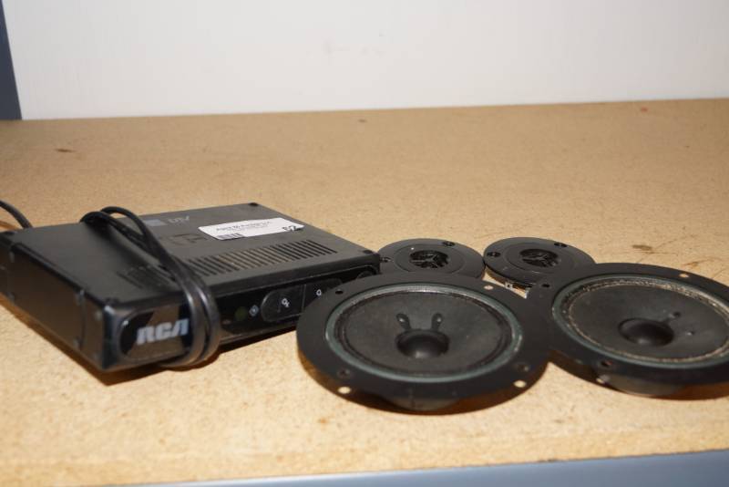 lot 62 image: DTV Digital TV Converter and Speaker Lot