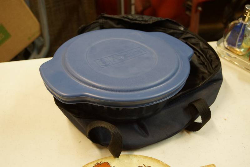 lot 68 image: Anchor Casserole Dish With Lid- Appears Unused