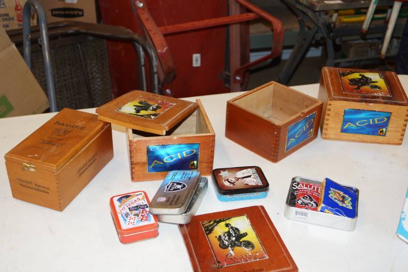 lot 75 image: Wooden Cigar Boxes and Tin Lot