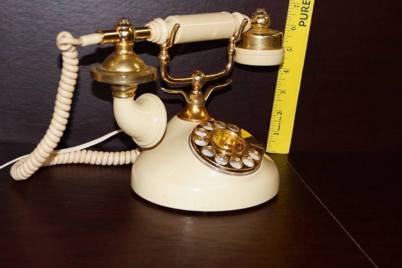 lot 172 image: Vintage Princess Style Telephone