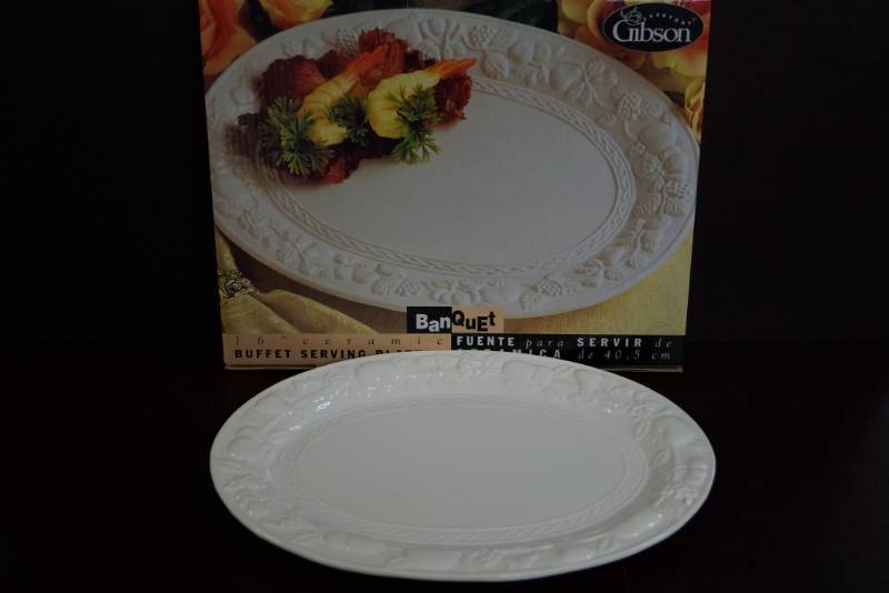 lot 183 image: New 16 inch Ceramic Serving Platter-  Christmas Dinner 