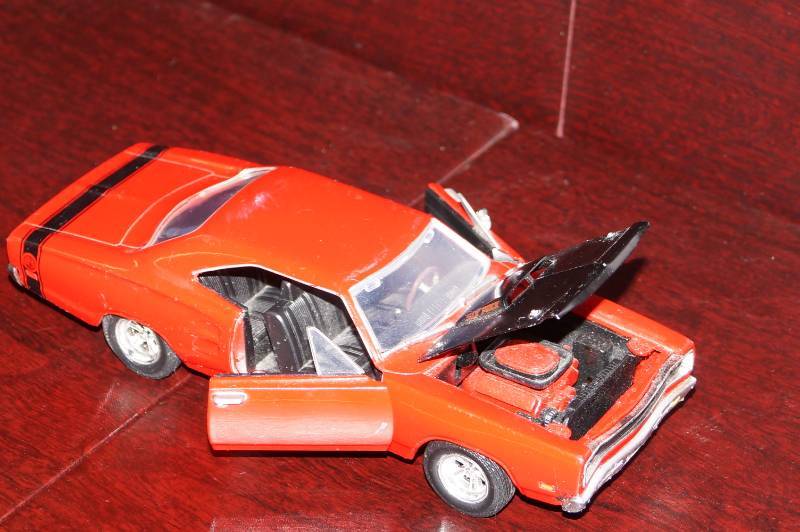 lot 195 image: 124th Scale Dodge Super Bee Die Cast   Mopar Muscle