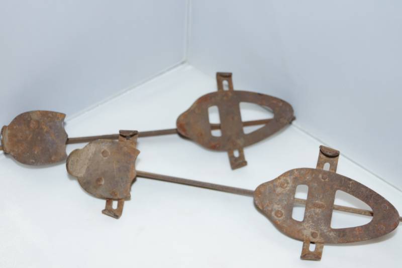 lot 602 image: Original Turn of the Century Antique Ice Skates