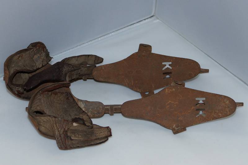 lot 603 image: Antique Ice Skate  Adjustable  Rare Cowboy Boot Style
