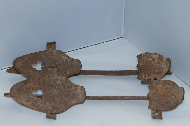 lot 604 image: Pair of Vintage KK Klipper Klub Ice Skates