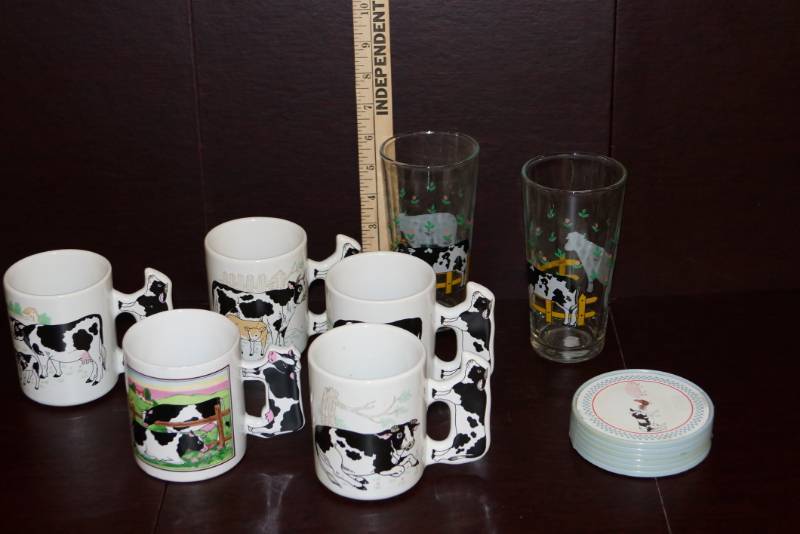lot 609 image: Vintage ENESCO Cow Mugs  Bonus