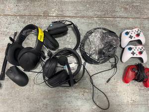 lot 395 image: Lot of Gaming Electronics - No box