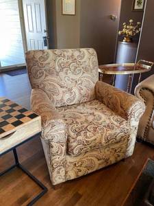 lot 904 image: Best Chairs paisley upholstered chair36 x 35 x 30 in seat width 21 in