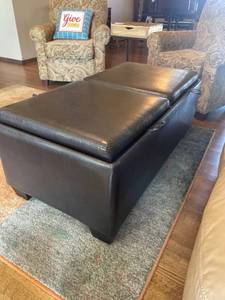 lot 907 image: Reversible ottoman 19 x 48 x 24 in