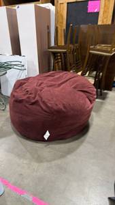 lot 940 image: Oversized bean-bag chair approximately 24 x 52 x 52 in red