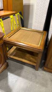 lot 943 image: Side table 20 x 28 x 28 in
