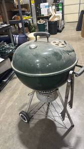 lot 961 image: Weber Original Kettle Charcoal Grill 22-inch