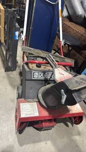 lot 964 image: Snapper Snow Thrower