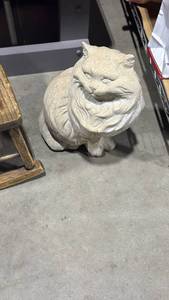 lot 965 image: Concrete cat Garden Statue 14 inches tall