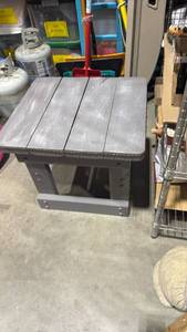 lot 973 image: Wooden side table 19x20x22