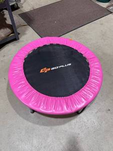 lot 979 image: Goplus Pink Mini Fitness Trampoline