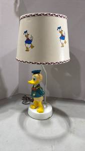 lot 1000 image: Disney Donald Duck table lamp 20 inches tall