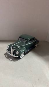 lot 1008 image: 1940 Ford Deluxe Die-Cast Model Car