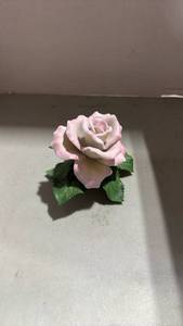 lot 1015 image: Lenox porcelain tea rose