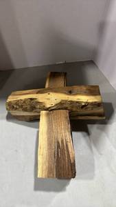 lot 1019 image: Wooden cross 16x14