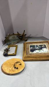 lot 1028 image: Moose wall decor and picture frames