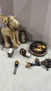 lot 1029 image: Decorative Moose decor and more