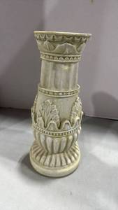 lot 1045 image: Gazing ball stand 12 inches tall
