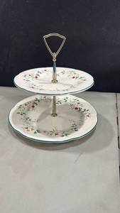 lot 1053 image: Pfaltzgraff 2 tier tray