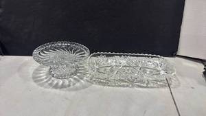 lot 1064 image: Glass Serving Set with Cake Stand and Tray