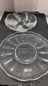 lot 1065 image: Glass serving platters