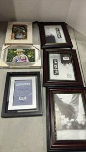 lot 1103 image: Picture frames