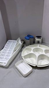lot 1116 image: Tupperware divided veggie tray no lid, food scale and more