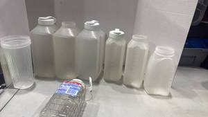 lot 1132 image: Rubbermaid and other Clear Plastic Storage Bottles with Screw Caps