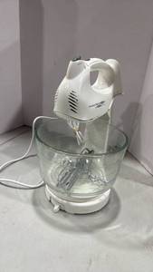 lot 1137 image: Hamilton Beach 6 Speed Hand Mixer with Bowl
