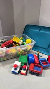 lot 1148 image: Various kids toys in Sterilite container