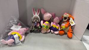 lot 1151 image: Disney 1999 Easter Plush Collection
