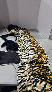 lot 1169 image: Costume size L