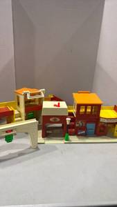 lot 1173 image: Vintage Fisher-Price Little People Play Family Village