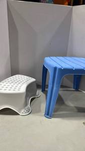lot 1179 image: Kids Step Stool and little tikes Table 12x12x12