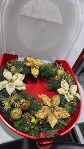 lot 1195 image: 24-inch Holiday Wreath with Storage Box by Homz