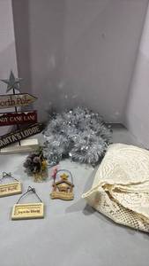 lot 1203 image: Christmas Holiday Decoration Set with North Pole Sign