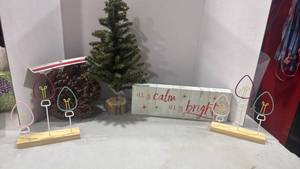 lot 1216 image: Holiday Decor with light up sign