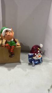 lot 1217 image: Snowman tea light candle holder and elf shelf decor