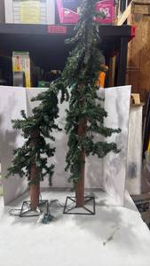 lot 1218 image: Pre-Lit Artificial Christmas Tree tallest is 4ft